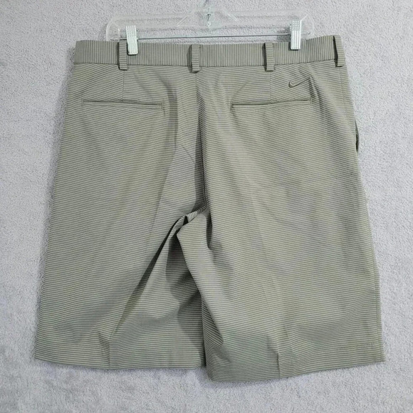Nike Golf Tour Performance Mens Dri-Fit Striped Shorts Size 35 Gray  10CT - Picture 2 of 6